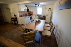 Ferienwohnung - Blick vom Flur auf den Esstisch