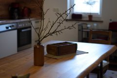 Ferienwohnung - Deko auf Tisch