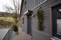 Ferienwohnung - Eingang mit Balkon
